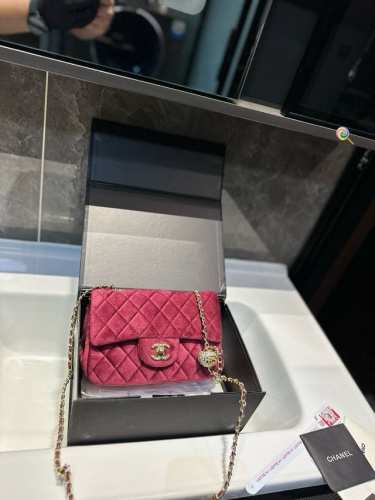 礼盒包装 香奈儿Chanel 小香金丝绒小钻球包 原版面料细节完美 真正的白富美专用包很美哦尺寸20 13