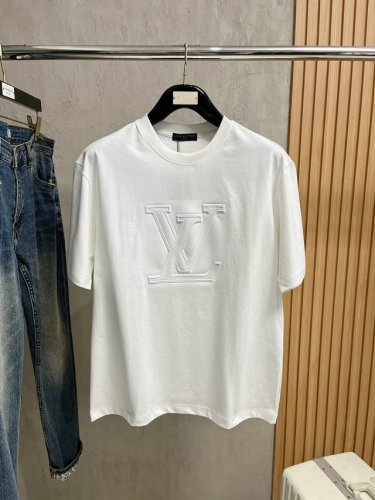 sslv纯棉最新面料经典标识图案Logo时尚简约潮流短袖，最顶级的品质专柜原单短袖，顶级制作工艺进口面料，专柜款独特设计，采用进口高端订制面料。官网在售！面料版
