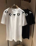 prad*A普*达2025春夏新款男女同款短袖T恤 最新款全网独家首上 ~既经典有时尚百搭 谁不爱啊 将经典再次展现 非常的耐看 自带低奢光环与辨识度 pr*D