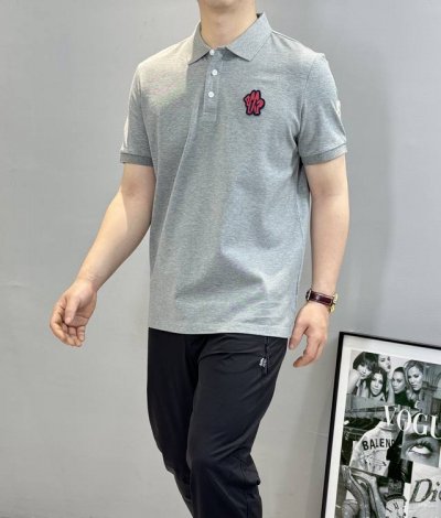 Moncle*蒙口经典polo衫.25S新款商务人士首选.本款polo衫采用丝光双珠地230克重面料打造，舒适柔软.胸口Moncler经典绣花.本色绣花简约大方
