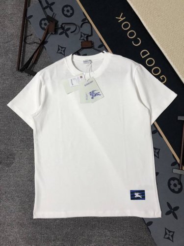 p100 Burberry短袖T恤 工艺：贴布章 颜色：黑色 白色 码数：S～Xl 面料：精梳紧密棉盖棉280G