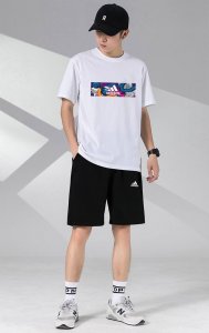 Adidas阿迪达斯休闲情侣款短袖短裤运动套装，男女均可轻松上身驾驭 ，面料柔软有弹性超级舒服 ！细节一步到位 ，腰部内里有抽绳可以随意调节！ 上身效果超赞！超