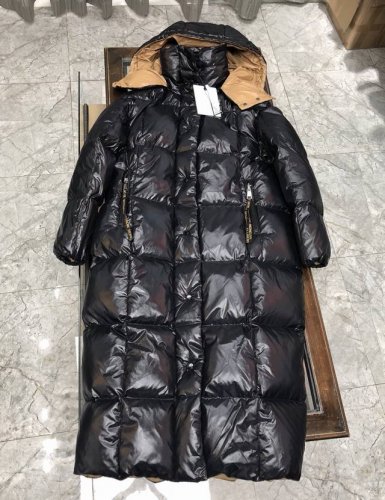 moncler 蒙口家行走的棉被，从头暖到脚，90白鸭绒填充行走的棉被！蒙口Mon*Ler 长款玛雅 法国羽皇 Fw最新出品 长款连帽羽绒服 切块压线设计，超厚