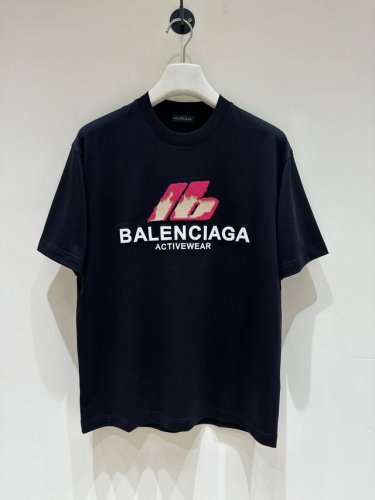 新品 Bal时装款宽松版纯棉圆领短袖T恤，香港洋行渠道货，25年春夏新品，纯正血统品质，买手店里的人气热款，高级限量款！！独家售卖！！ 设计方面有着强烈的Bal