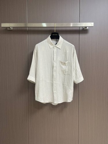 lv 2025Ss夏季新款短袖衬衫，定制的天丝麻料，面料柔软轻盈，上身超级舒服，辅料五金全是定制原版配件，高端大气今年夏天必备的一款。尺码：M-Xxl