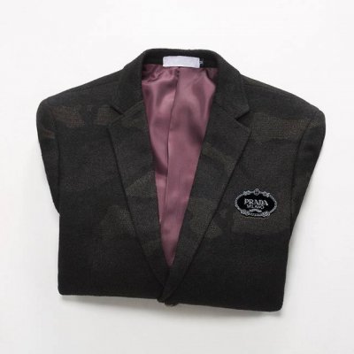 高版本 普拉达 2025Ss欧洲专柜主打系列。男士修身西服 ，采用进口羊毛面料 ，面料超级牛逼上身潇洒大气 ，贵气十足！男神必备码数:M-Xxxl 下单请报身高