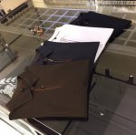 Lp家胖哥哥福音2590Aw最新系列 上班通勤百搭 富于优雅的设计感 商务精英必备 采用高克重丝光棉面料 温儒柔软 细腻柔软 上身自然是舒适 拉链翻领商务休闲修