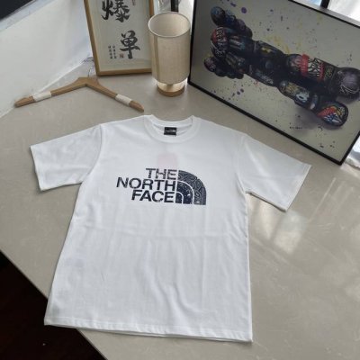 2025新款北面情侣短袖Tee男女同款 超高版本 经典图案设计朋克不羁！！面料由品牌面料商直接供应 ，这个印花很稳固的不会开裂，男女同款 可搭配情侣刷街必备！