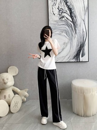 棉 聚酯纤维 88 60 60 99 白色 小码数据，依次是胸围，衣长，腰围，裤长 短袖长裤套装 码数：S~Xxl 每大一个码数，胸围腰围＋4厘米，衣长裤长＋1