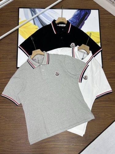 moncler 蒙口2025年新款三色翻领纯棉短袖T恤Polo衫高端版本！专柜定制面料透气舒适度高，细节无可挑剔，品牌元素设计理念，体现高品质。手感细腻柔软！呈