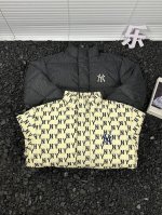 500 - Mlb鸭绒短款休闲宽松保暖连帽羽绒服男女同款 颜色：米色 黑色 尺码：S-Xl 经典出韩国款，保暖性好，不挑身材，男女都适合，胸前独有的刺绣技法呈现