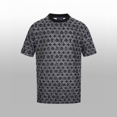 高版本 Louis V 新款短袖 Vrigil大师的最后作品 德国进口18针满幅提花 3层设计 面料损耗极高 男装女穿轻松驾驭 完美细节处理 经典Logo标志上
