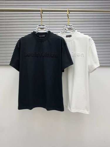 lv2025新款原单男士休闲打底短袖T恤！高端定制 高版本 时尚百搭爆款宽松版型原版进口420克双股纯棉面料 螺纹袖口.领口衣摆 手感超柔软细腻 穿着亲肤舒适