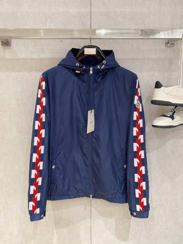 p310 蒙口 Moncler Ss新款 立领 隐藏帽 夹克 外套，高端版本！专柜定制面料 透气舒适度高，细节无可挑剔，品牌元素设计理念，体现高品质。手感细腻柔