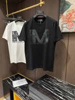 mm6.2025 春夏新款短袖 整体上色泽较鲜明和光亮 手感顺滑揉软 悬垂感特强 质地自然柔软 贴身超级舒服 悬垂感特强 t恤日常穿搭很自在很实用 超级的有韧性
