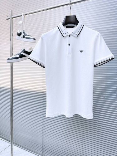 armani 阿玛尼 2025 夏季新款男士翻领Polo衫，解锁意式优雅。领口设计是整件短袖的点睛之笔，简约线条勾勒出利落造型，标志性品牌Logo以精致的刺绣工