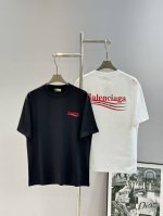 p160。 Balenciag*巴黎家25S新款可乐Logo T恤.男女同款！Os版型真的很迷人.260G纯棉面料.手感舒适 进口针织针梳棉进行制作，厚度适中，