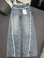 New 新品上架 小香蕾丝拼接织带牛仔裤 采用进口牛仔面料重工水洗多道工艺处理复古老花洗水颜色，薄厚度适中一年四季百搭单品定制高织数有机纯棉牛仔面料面料呈现色泽