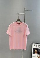 Gucc*25Ss春夏款T恤！经典烫钻字母短袖T恤！ -购入原版开模打造，定制侧标，下摆双窄针平车，细节决定成败 Os落肩版型 无性别区分 -采用280G重磅1