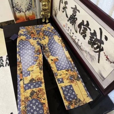 oc-715 LvSs最新品春季新品老花满印提花渐变牛仔裤长裤，专柜同步有售，原单狠货，水洗休闲牛仔裤，进口原版水洗弹力面料，舒适有弹性，原版五金辅料装饰Log