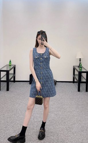 新品上新 Fend* 芬迪 双F满印字母牛仔连衣裙 高级定制 Fend* 芬迪 2025Ss新款 高版出品~超时髦新款丹宁牛仔系列 上身又酷又飒爽 采用定制高品