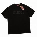 古驰 Gucci 夏季新品 立体字母刺绣圆领短袖T恤，采用立体绣花工艺 经典绣花图案 定织纯棉面料，舒适透气不易变形。宽松版型，男女同款 Color：白色 黑色