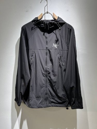 Arcter*X始*祖鸟 2025春夏新款男女同款防晒衣夹克外套，户外品牌可能大家第一想到的就是加拿大鹅、始祖鸟。给人一种标签试的感觉！除了在款式设计上颇有造诣