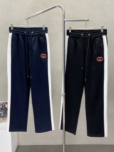 Gucci古驰独家专供新款春夏休闲裤 高端版本！专柜定制面料 透气舒适度高，细节无可挑剔。品牌元素设计理念，体现高品质。手感细腻柔软！呈现休闲裁剪，上身版型超赞