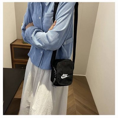 nike耐克 潮流时尚百搭休闲斜挎包户外运动单肩包男女健身跑步小挎包手机包 尺寸:18×14×5