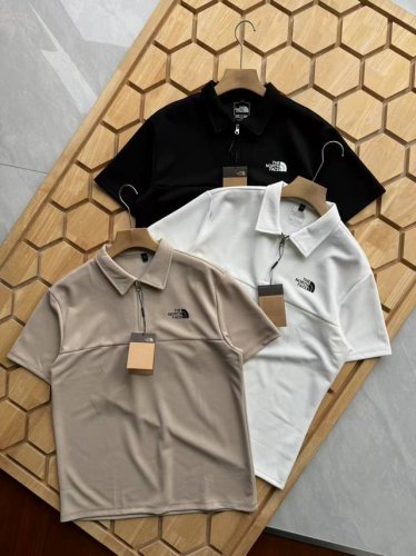 the North Face 北面夏季半拉链翻领 Polo 衫，这是每年都要复购的一款Polo 一点都不过时 X猫在售 没有一点折扣 纯棉珠地面料 这个大家可以