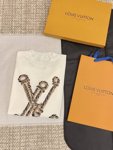 louis&Vuitt N 25Ss新品上线 航海系列绳索提花针织套头短袖衫 yb一比一开发 最高版本发售 定织定染的特种纱线 完全对Yb品质 胸前绳索设计的1