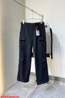 L491 Ba巴黎世家 Cargo刺绣工装长裤 定制密纹厚织梭雅绸面料，右腿饰以Balenciaga标识刺绣，八个口袋巧妙分布，功能与时尚并存。 采用进口机刺绣