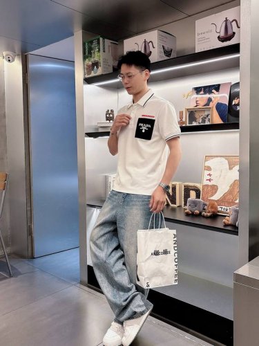prad*修身版型M-Xxxl 25春夏顶级经典口袋绣花融合Polo短袖，精致丝滑专柜面料，顶级元素融合打造，经典短袖3标齐全，潮男时尚，无论是上身舒适度还是都