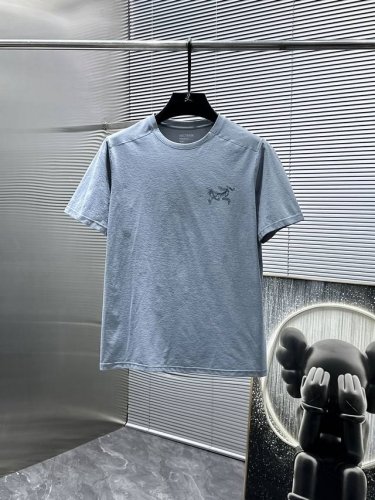 始祖鸟 2025新款 圆领 短袖 T恤 体恤 半袖 高端版本 专柜定制面料 透气舒适度高 细节无可挑剔 品牌元素设计理念 体现高品质 手感细腻柔软 呈现休闲裁剪
