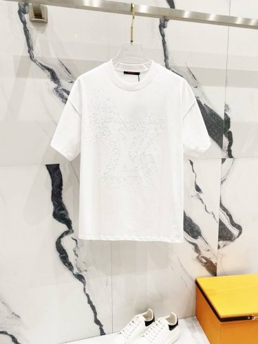 Louisvuitton 路易威登260克圆领短袖T恤 大幅七彩小字母Logo印花工艺标识 官方同步 高版本 高品质 时尚个性 百搭潮流 纯原品质 原版面料 吊