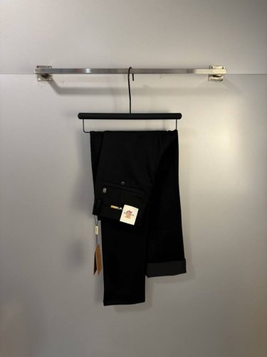 高品质 隔天出货 Burberry 巴宝莉 休闲裤 西裤新款 高级定制裤子专用面料 定制原版五金 重工工艺打造 车工走线精细 定制面料 柔软舒适 质感显著 辅料