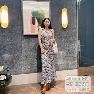 Miumiu 新款挂脖连衣裙 碎花印花面料 做工精细 单色三码Sml