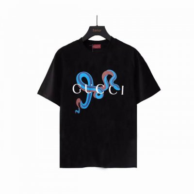 实拍细节图+细节图 Gucci 古驰 蛇年限定字母印花短袖 面料采用230克重精梳棉，定制32支1*1螺纹，成衣两遍水洗处理，面料舒适亲肤无异感，定制定染面料，