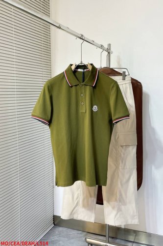 L514 Mo蒙口 25早春夏新款三色饰边Lo短袖，这款Lo衫采用高端棉质珠地面料制成，是适合各种季节的隽永设计单品。经典款式，以三色细节点缀袖口和领边，胸前饰
