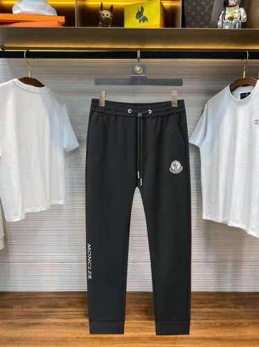 蒙口 春季新款休闲裤！官网同步发售。品牌经典Logo休闲裤，定制面料，舒适度极好，手触感： 烈。辦识度极高，完美品相工艺。尺码：M-3Xl