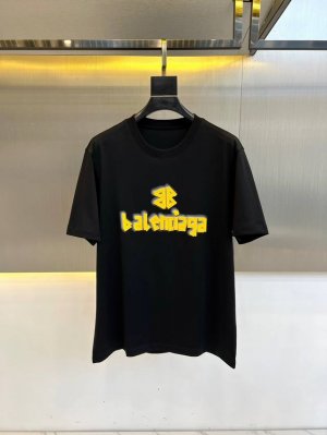 ba巴黎世家、2025S夏装新品 最新系列图案Logo短袖T恤 必须人手一件的节奏！进口顶极100%纯棉面料，极为亲肤舒适 摸上去非常的细腻，质感很好，完美体现