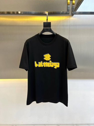 ba巴黎世家、2025S夏装新品 最新系列图案Logo短袖T恤 必须人手一件的节奏！进口顶极100%纯棉面料，极为亲肤舒适 摸上去非常的细腻，质感很好，完美体现