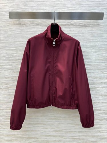380 高端原单品质L 新品 旅行者防风外套 双面可穿立领夹克外套 松弛感的老钱风穿搭 衣橱必备叠搭单品 一面是订制进口面料轻盈透气又抗皱 质感超赞 另一面是柔