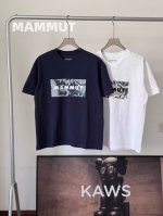mammut猛犸象 瑞士冰川主题有机棉T恤 环保与功能并存** **可持续材质**：采用瑞士蓝标认证有机棉，亲肤透气，兼顾舒适与环保 **生态警示设计**：Mo