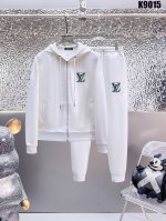 直 Lv路易威登 胖子福音 爆款套装来袭 专注官网原版 2025全新爆款开衫卫衣套装 原单狠货倾注顶级设计师的精心之作 就为一个贴合、完美的上身效果 全天然优质