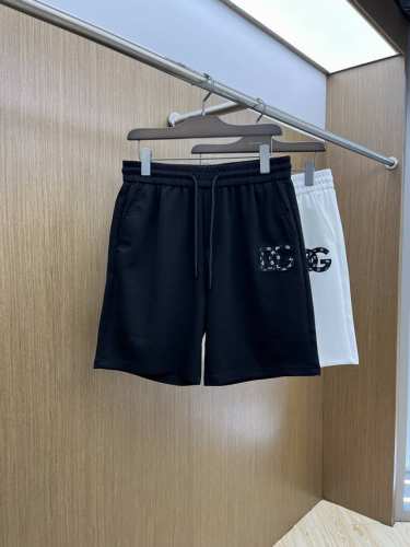 dg 2540春夏新款男士休闲短裤 高端货简洁时尚大方 定制原版进口面料 简洁利落又清爽 品质做工细节经得起任何形式检验简约大方百搭款 上身优雅帅气，焕然一新的