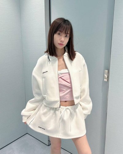 外套 半裙 Miumi* 25Ss春夏新款 时髦风翻领拉链短外套+半裙丨独家Yb开发！高版出品！定制进口高密双股珠地纯棉面挺阔有型。宽松版型上身绝绝子！复古风甜