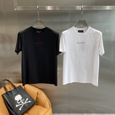 古家 Guccit恤超精致简约大气，胸前那一抹亮眼的红色“Gucci”字样，精致又吸睛 面料亲肤柔软，质感绝佳M-3Xl 隔天