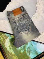 巴黎世家Balenciaga 25Ss春夏新款 男士小直筒原单 牛仔裤 新款超柔软，弹力面料，复杂的手工艺叠加，任何一个洗水环节多停留几秒都会变成完全不一样的颜