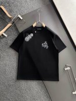 ch 2025Ss春夏最新款圆领时尚短袖T恤，官网同步，专柜纯棉面料！贴肤舒适，耐看又好穿，经典简约Logo设计，原厂工艺一丝不苟，型男必备单品 码数S-Xxx